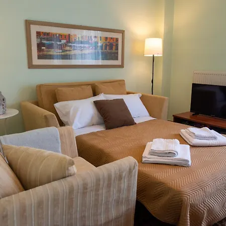 Comfort With Free Parking Apartment *